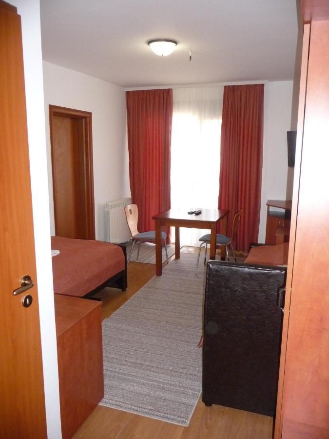 Sobe Rooms Aleksandar Ниш Экстерьер фото